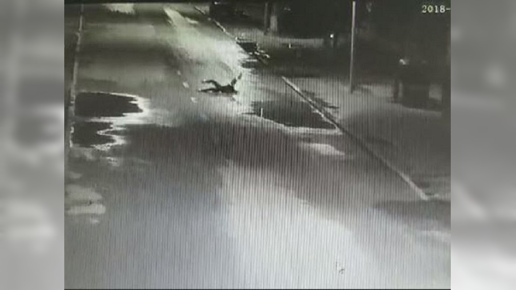 拖板車輾過身體爆開 15歲醉女路倒成屍塊