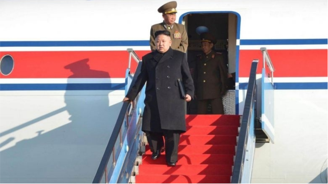 金正恩抵新加坡 專屬馬桶、賓士車一起「搭機」飛來
