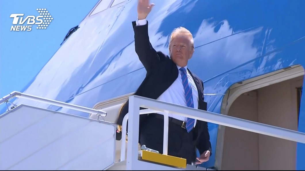 川普抵星三度揮手 和金正恩同天就位