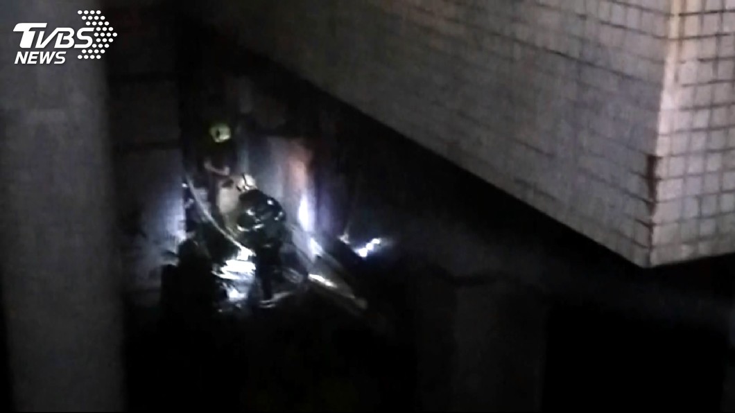 疑地下室變電箱起火 大樓住戶被煙嗆急逃生