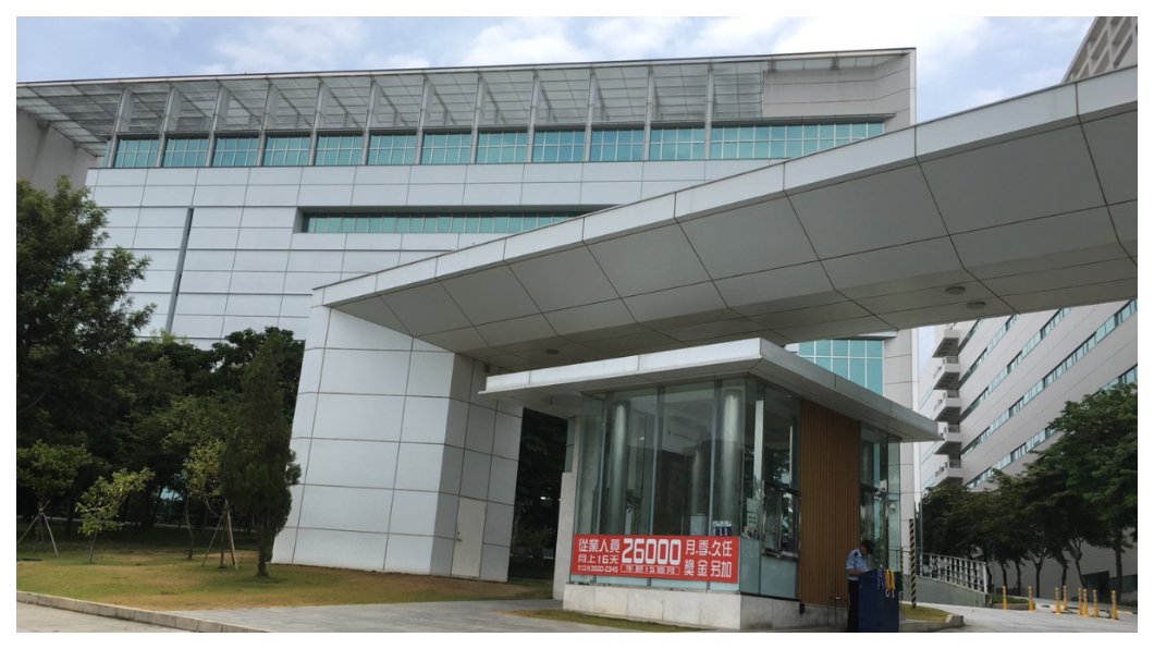 七月大立光仍有滿手做不完的手機訂單,年底前仍陷於產能缺工、建廠缺地的隱憂中。 圖/TVBS