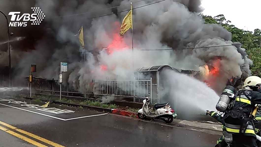 快訊/北市火警!鐵皮屋竄濃煙 警消搶救無人傷