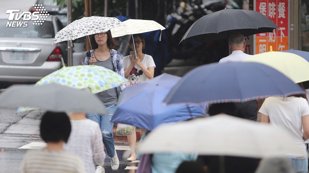 鋒面及西南氣流影響　南部越晚雨勢越大