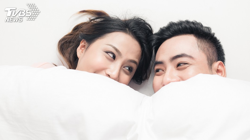姑姑超黏姪兒！和女友爭寵　出國還要「睡同張床」