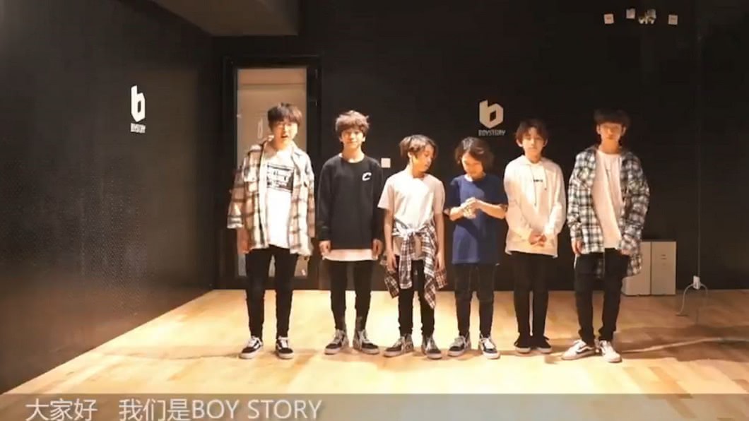 13歲JYP男團路演 突襲韓國商圈吸人氣
