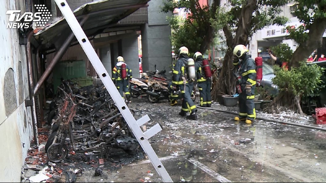 縱火?宿舍突冒大火 恐遭人挑死角犯案