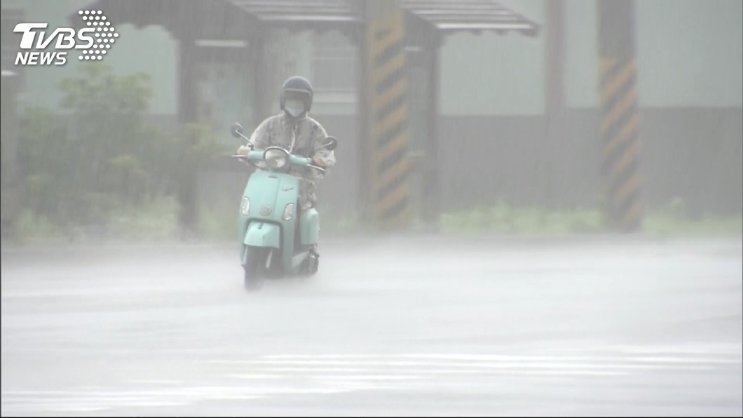 颱風假4成8上班族仍要上班 調查點名兩慘業