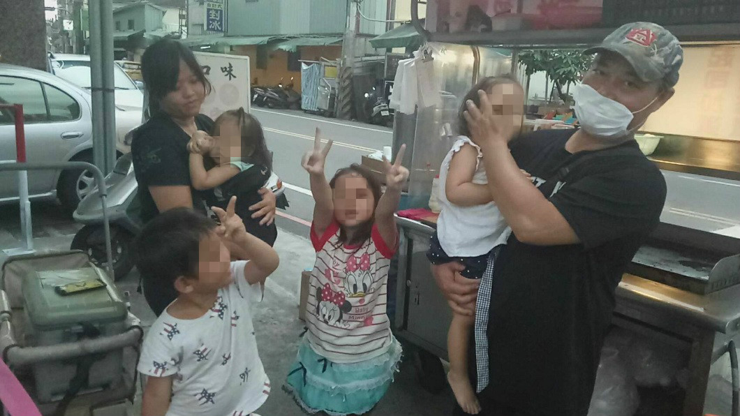 柯氏夫妻表示，除了感謝各位的幫忙之外，也希望大家是真心覺得好吃。(圖／「光線」臉書粉絲團授權提供)