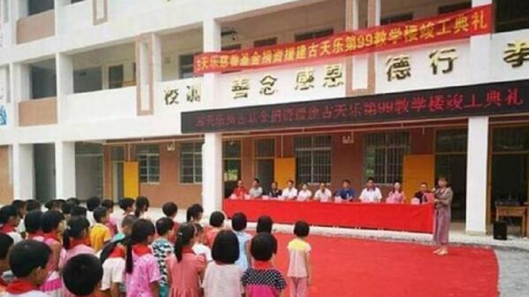 古天樂近來投身公益,在偏遠鄉區建蓋小學,第99所小學目前已經落成。 圖/微博