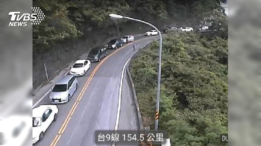 快訊/澳花隧道路段2車對撞 雙向一度無法通行