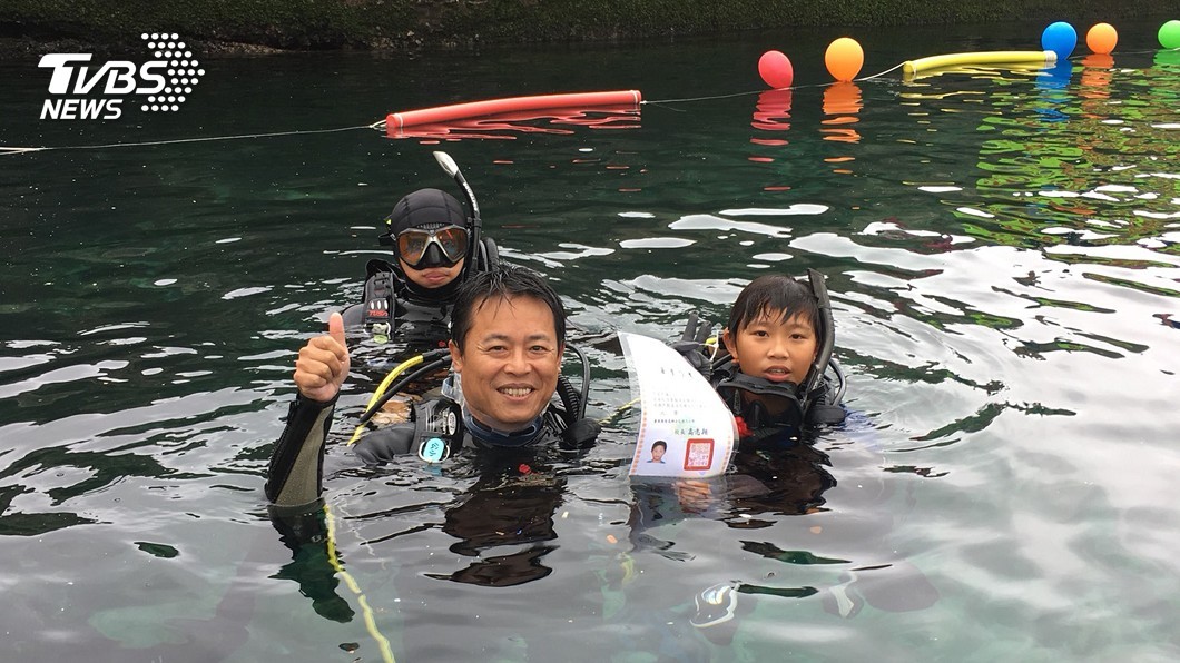 超難忘!不畏風浪 綠島這國小舉行海底畢典