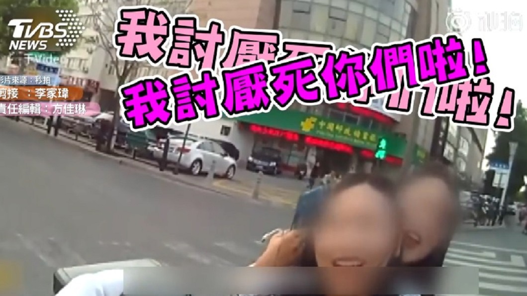 正妹闖紅燈被攔 對員警撒嬌喊:討厭死你啦!