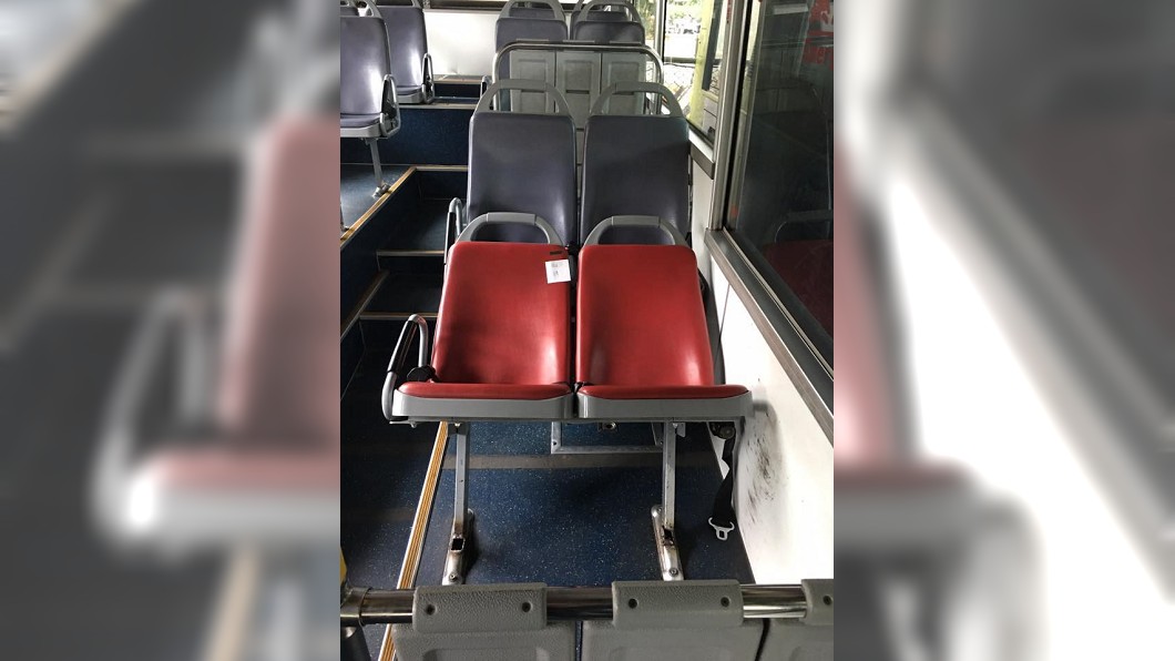 當雲霄飛車?公車司機查車發現椅子被坐成這樣