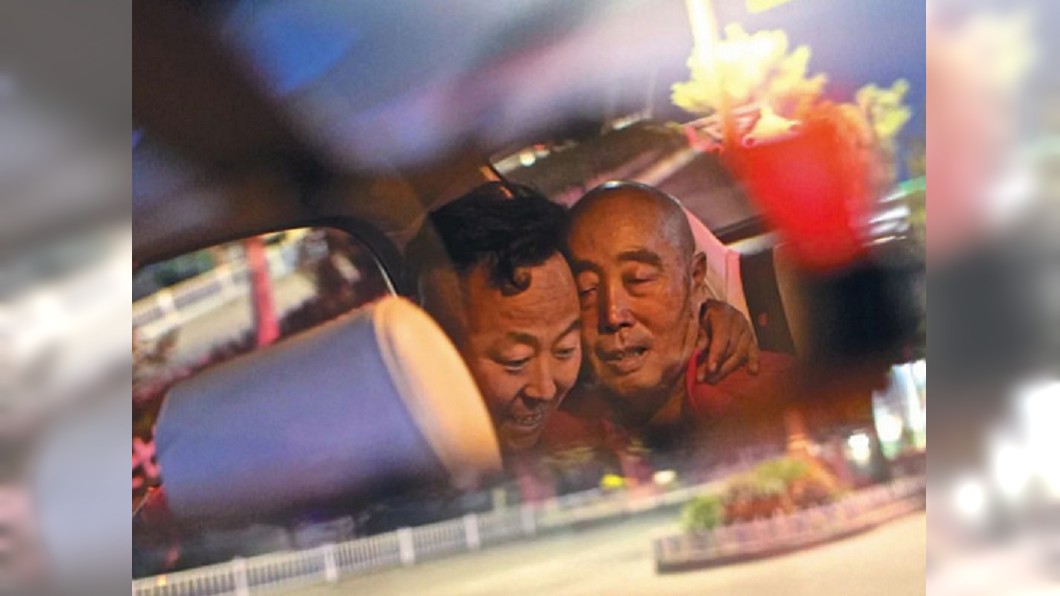 經常被誤會!這駕駛帶「特殊乘客」跑車5年