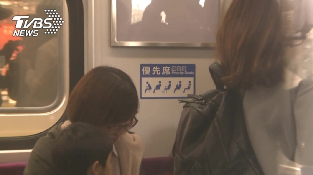 懷孕7月搭火車被要求讓座　大媽：孕婦要多走路