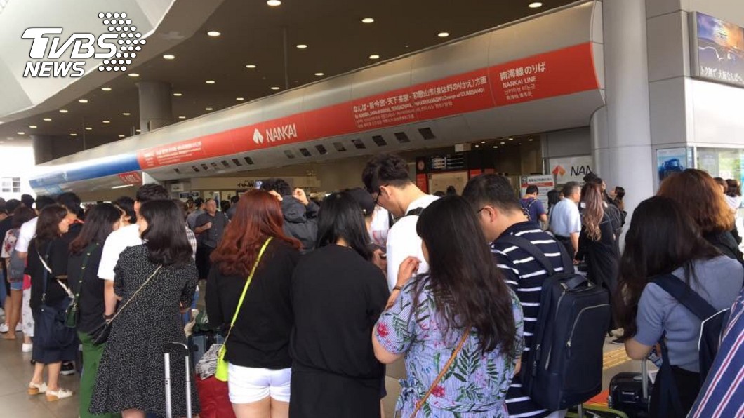 出境旅客也在等待機場恢復運作。圖/蕭小姐提供
