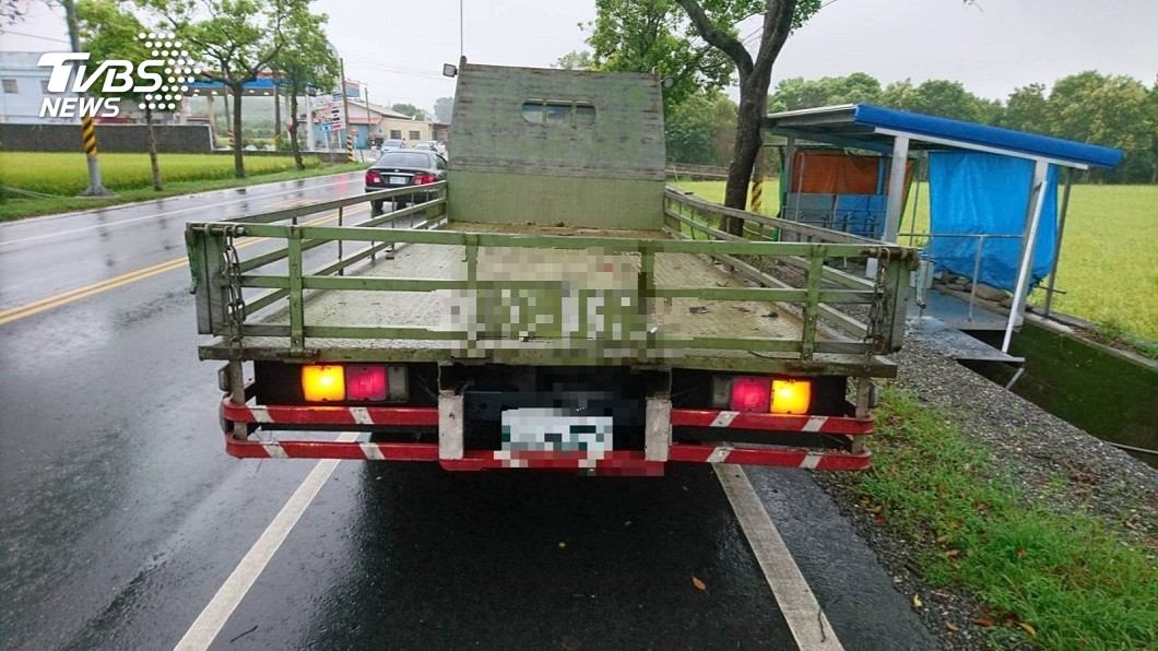 快訊/大貨車撞翻廂型車 駕駛亡女童傷送醫