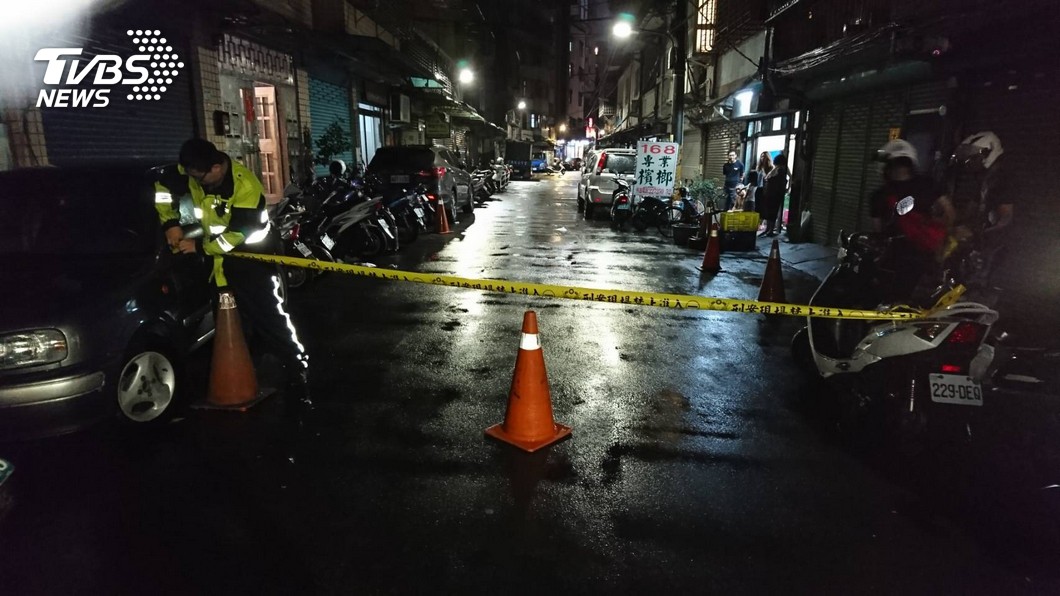 快訊/新北板橋情侶墜樓 少男少女不治2死