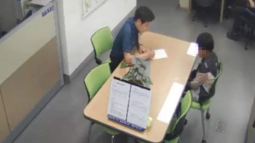 12歲兒偷零用錢…母罰他去警局「自首」 網讚:真教育