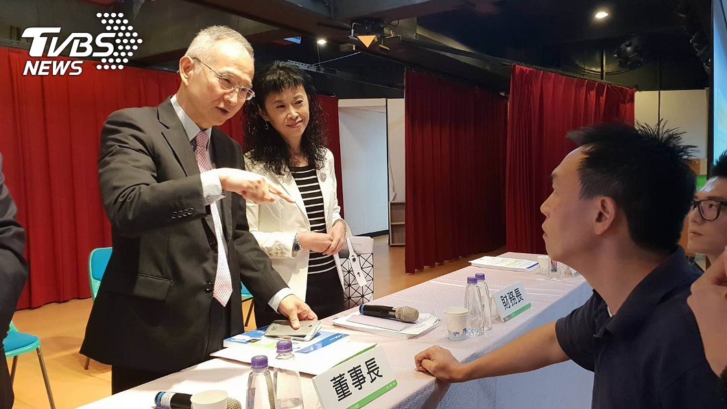 亞太電小股東憂被占便宜 董座:鴻海來創雙贏