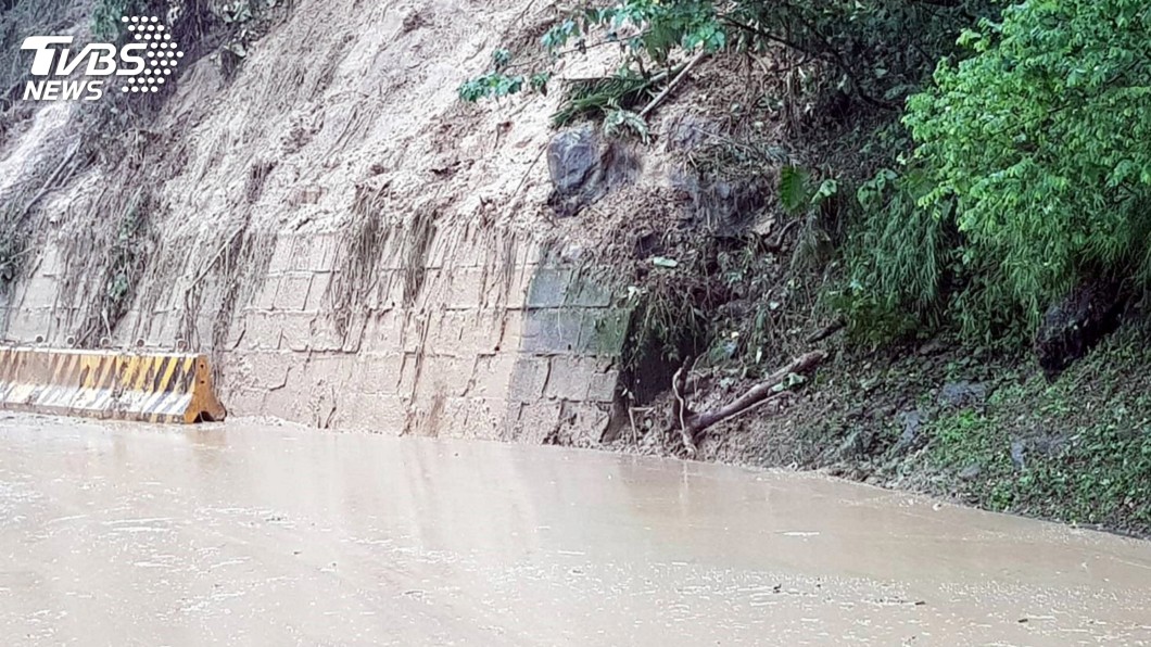 兇手是它!阿里山公路下雨必坍方 空拍坡頂發現驚人原因