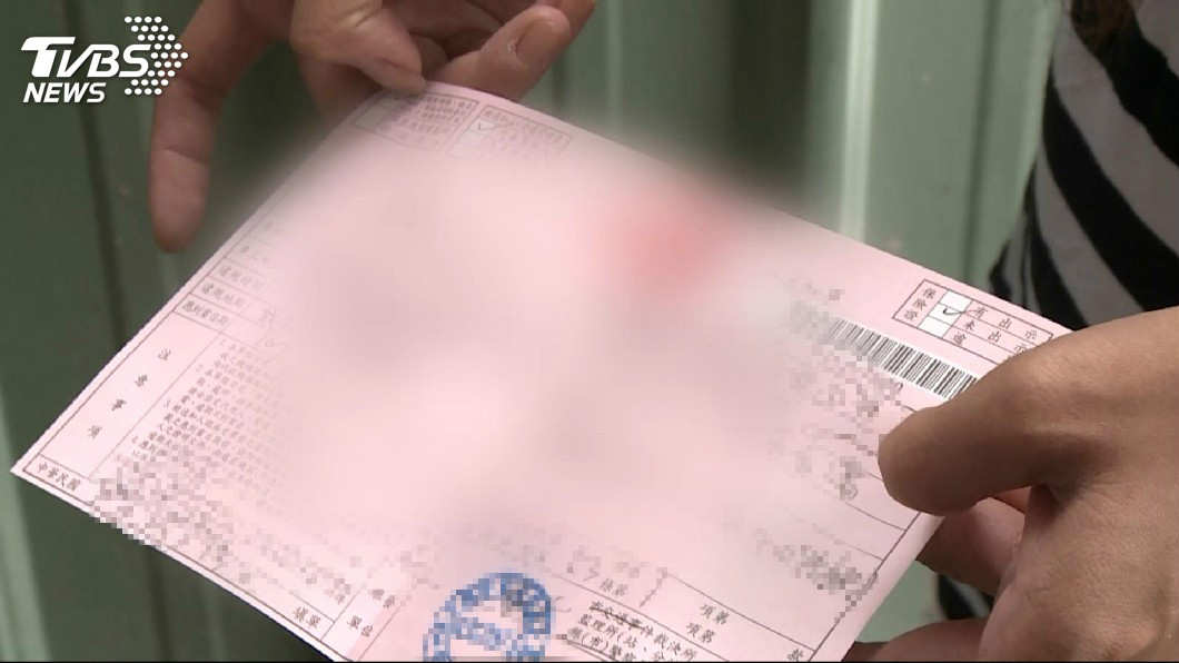 不小心「紅燈越線」被檢舉 開罰900元法官撤銷