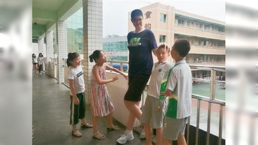 全球最高的小學生! 六年級身高已達206公分