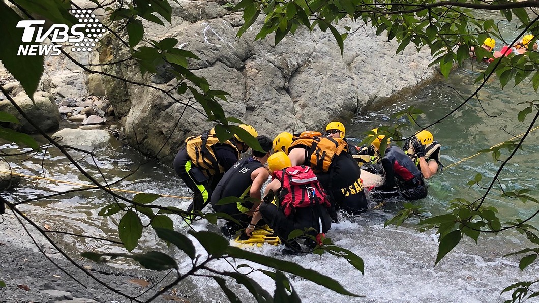 11高中畢業生石碇戲水　1人溺水命危