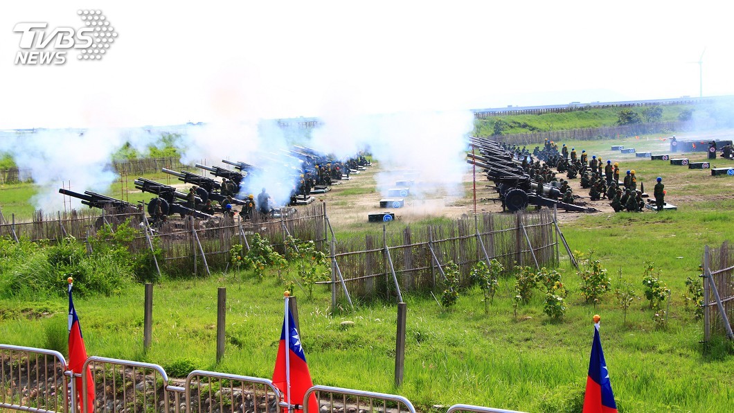 行政院通過　軍士官降階懲處同步降俸級