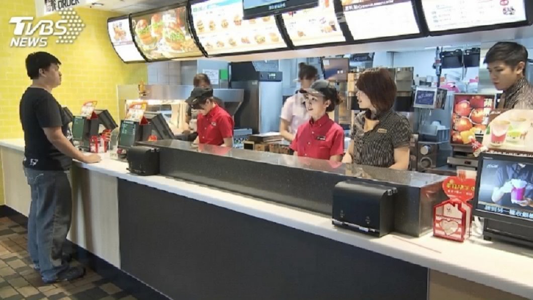 網曝偷吃步「爽拿麥當勞優惠」 店員苦笑:是真的…