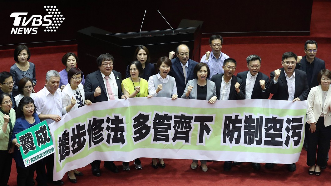 坐好車叫人民換車? 網怒轟爆蔡英文、蘇嘉全臉書