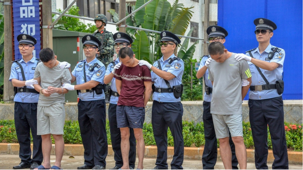 毒販判死300人面前當場槍斃！　學生目睹震撼教育