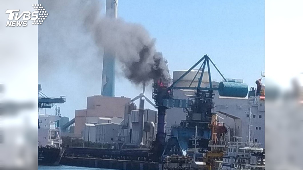 台中火力發電廠卸煤機起火　一人受傷送醫