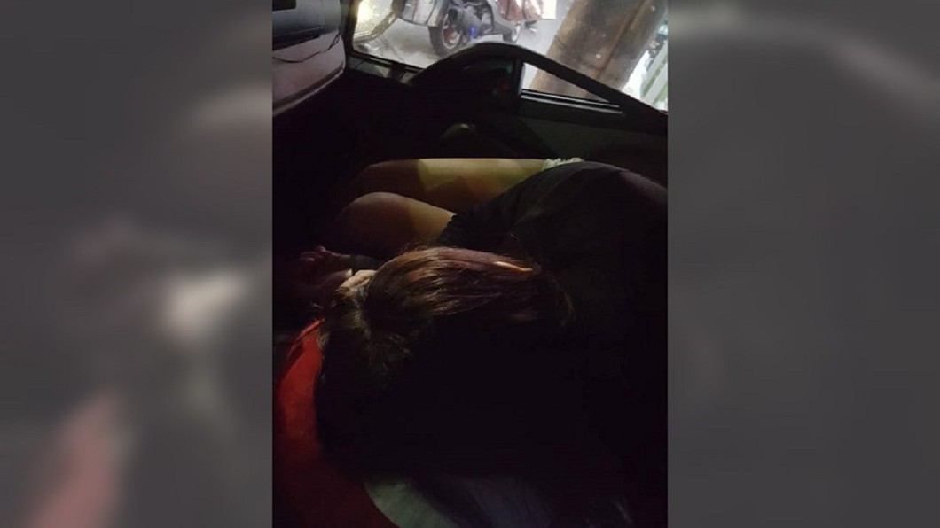 深夜工作…女友累倒也要跟 這句「笨死了」逼哭網友
