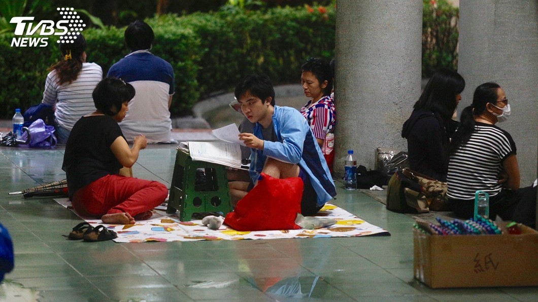 大學指考第2天逢大雨 高雄考場交通壅塞