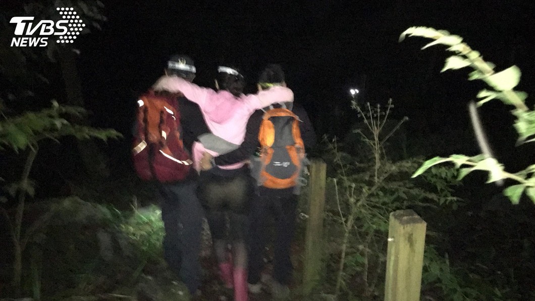 22人登山6人迷路受困 消防局救援