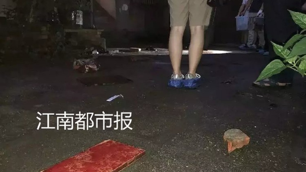 男敲門引屋主開門 持刀捅人2死2傷