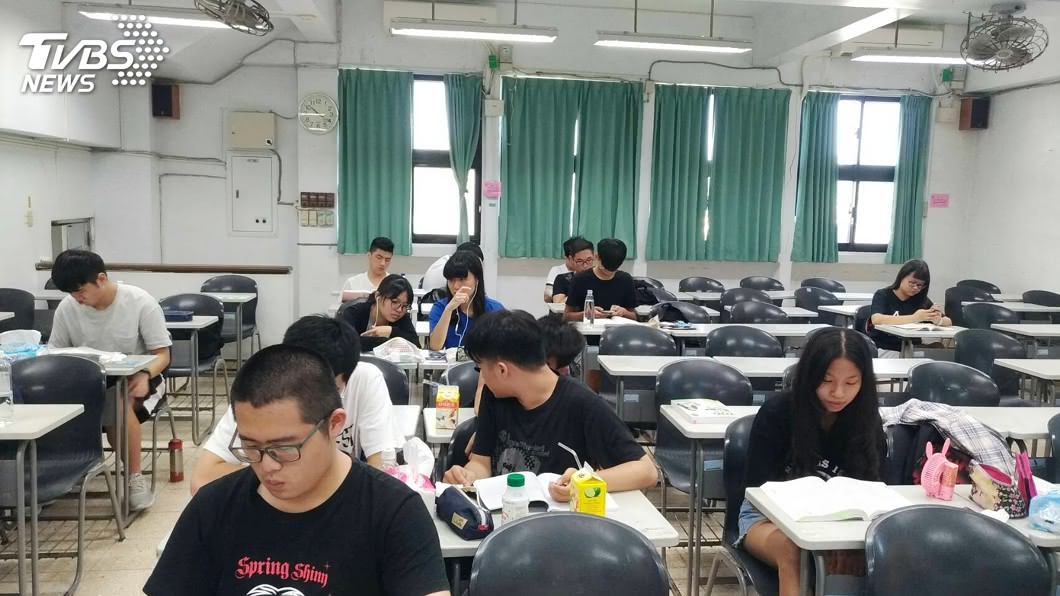 指考數學乙偏易 著重線性規劃和機率