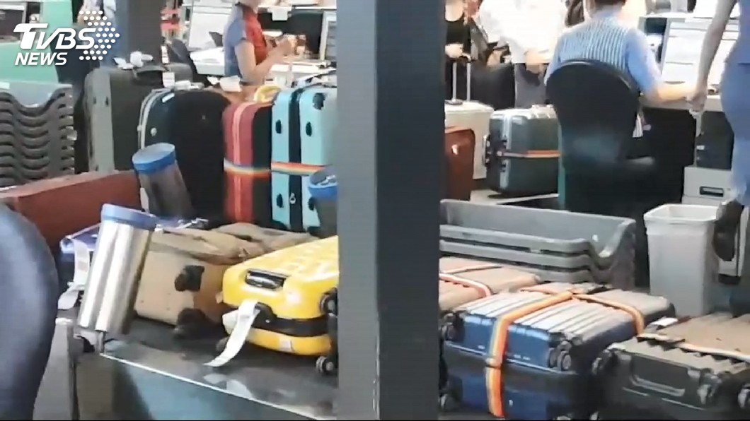 分揀機行李滑落 桃機櫃台輸送帶一度停擺