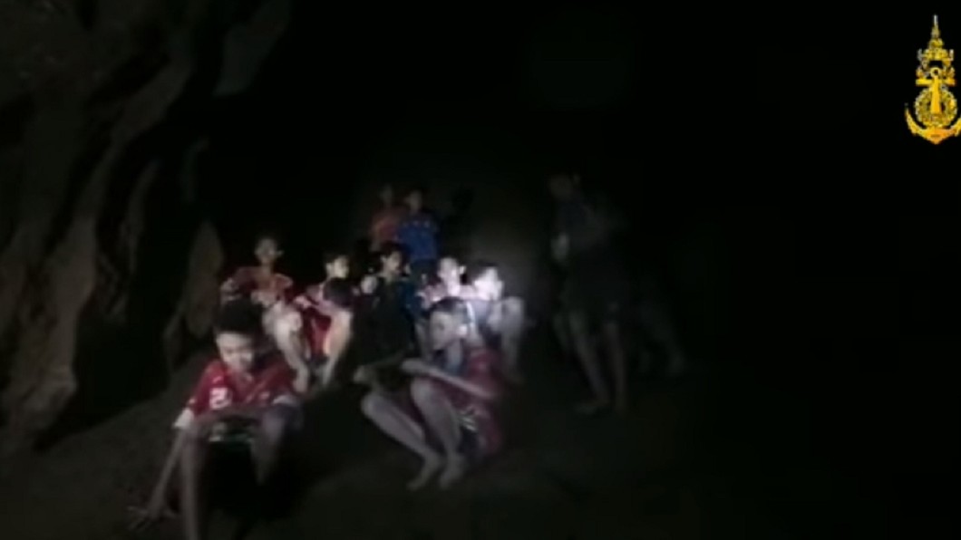 足球隊洞穴失聯9天找到了!13人全生還燦笑報平安