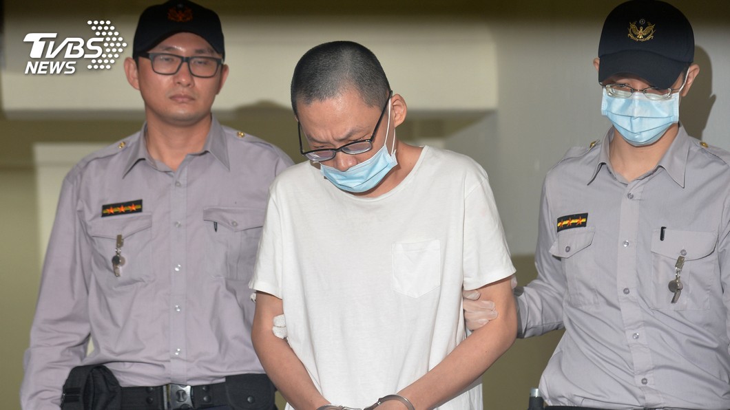 小燈泡案凶嫌庭上咧嘴發笑　辯護人請求鑑定就審能力