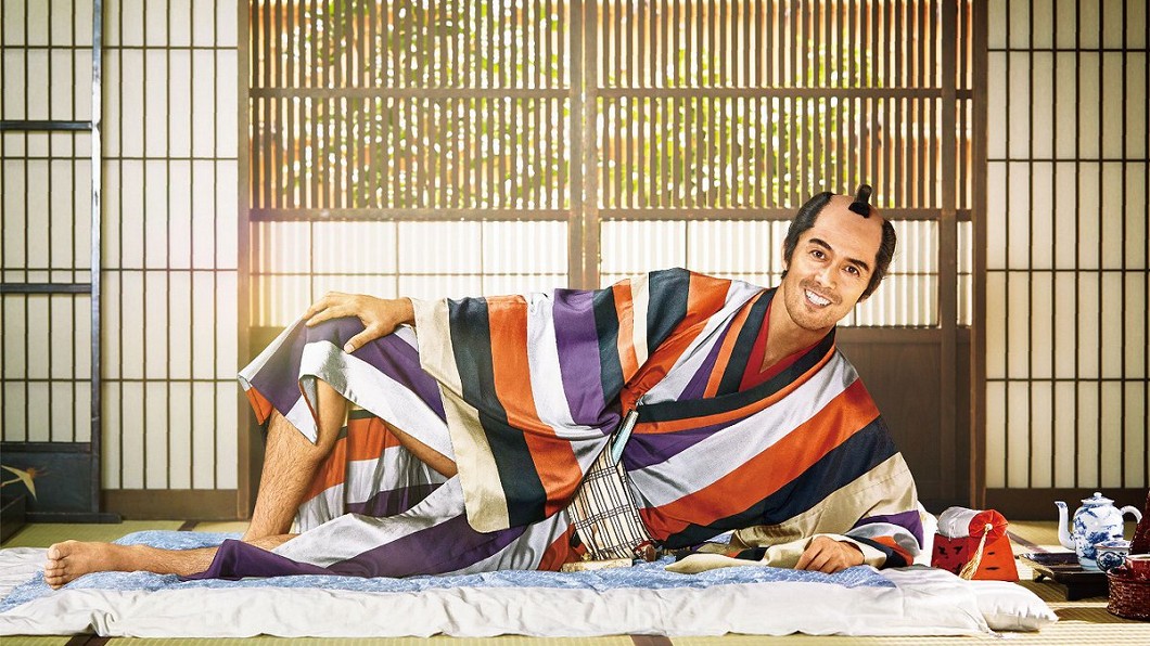 最大尺度! 54歲阿部寬「陪睡」大秀六塊肌