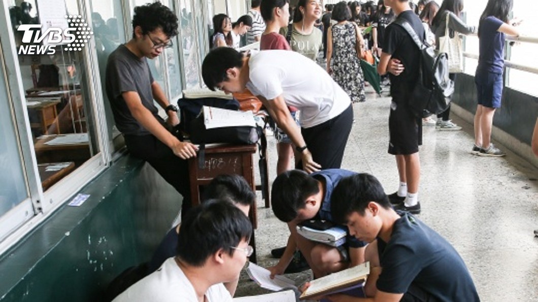 指考國文頂標創新高 物理字數多頂標8年新低