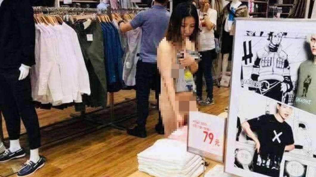 涼快?「上衣擋胸」全裸逛服飾店 短髮正妹曝真相