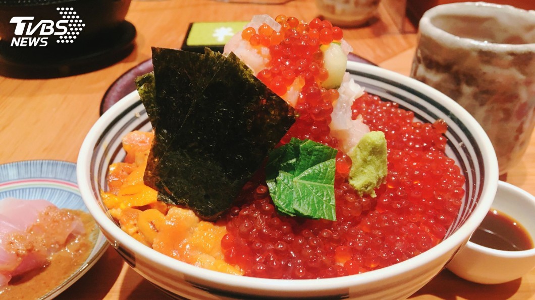 料多到要滿出來!東京人氣「珠寶盒」海鮮丼登台