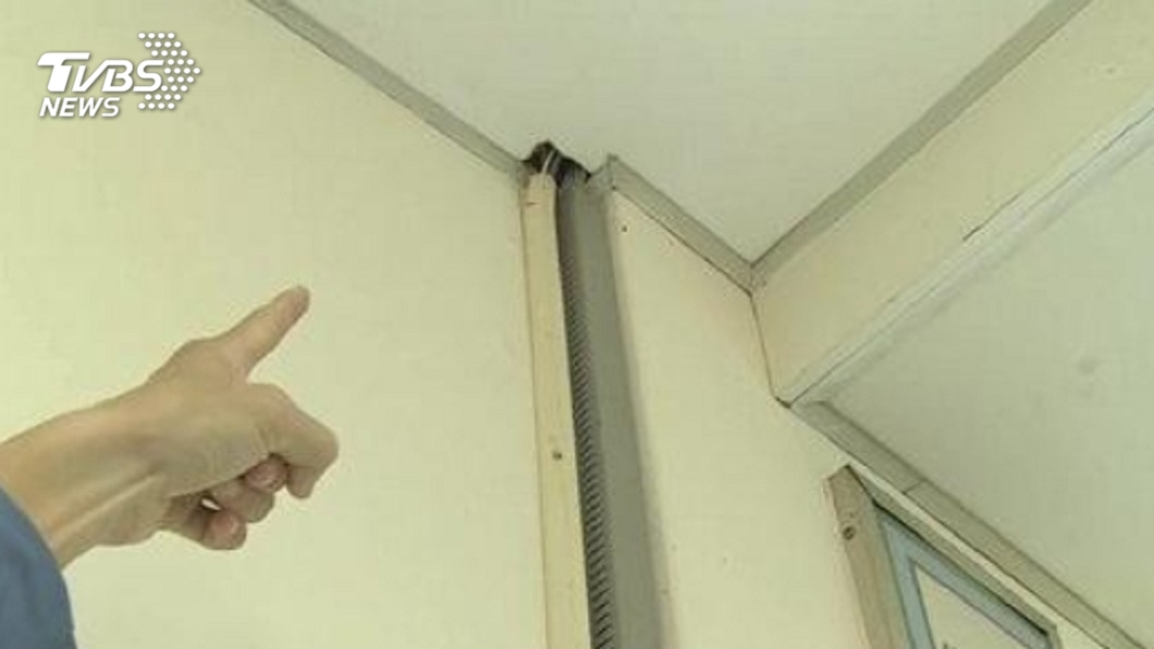 OL上床見碎屑驚覺鏡頭偷拍 竟是隔壁宅宅工程師搞鬼