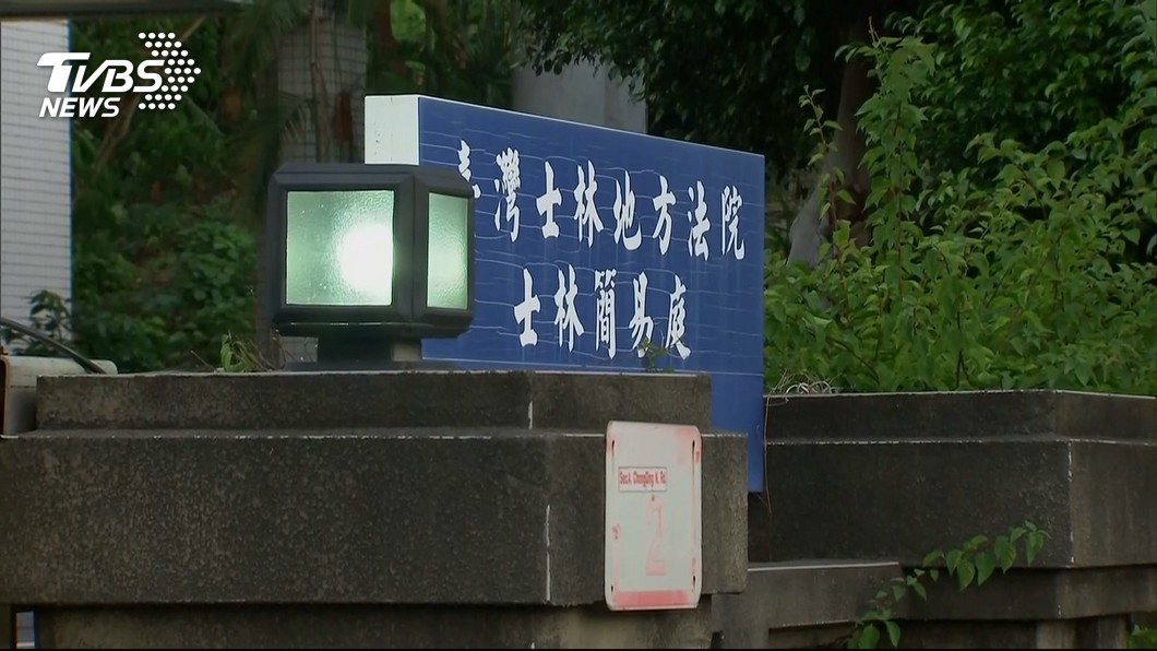 刺輪胎賠3萬!男法庭外捅人 「加壓轉刀」辯不小心