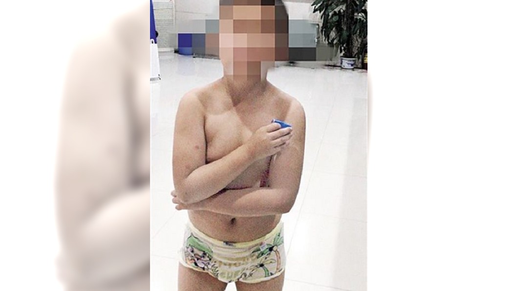 男童嗆「成績好」不寫作業 媽氣歪扒光衣服丟公車