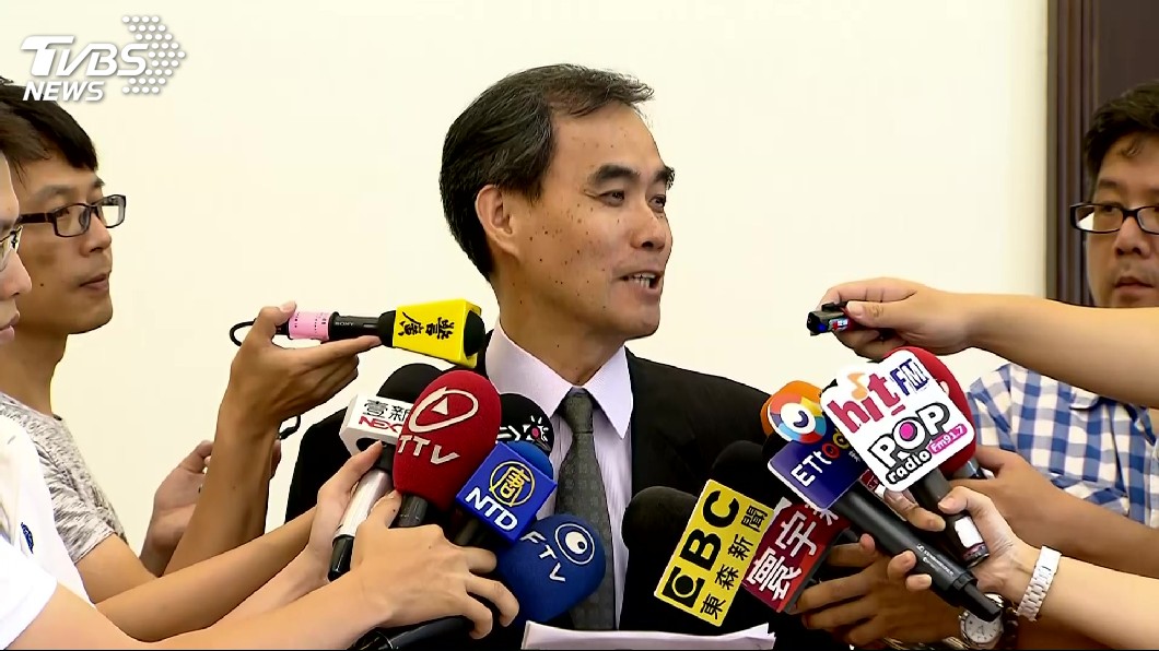 高院庭長「笑」談小燈泡案？王薇君：他X的開心甚麼