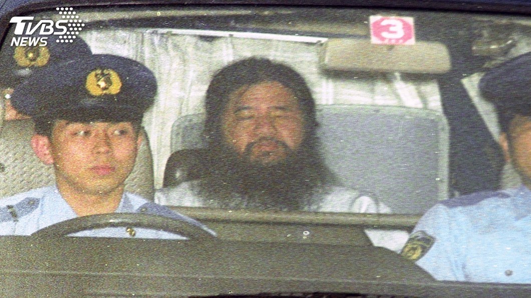 自幼擅霸凌　麻原彰晃打著「末世論」創教